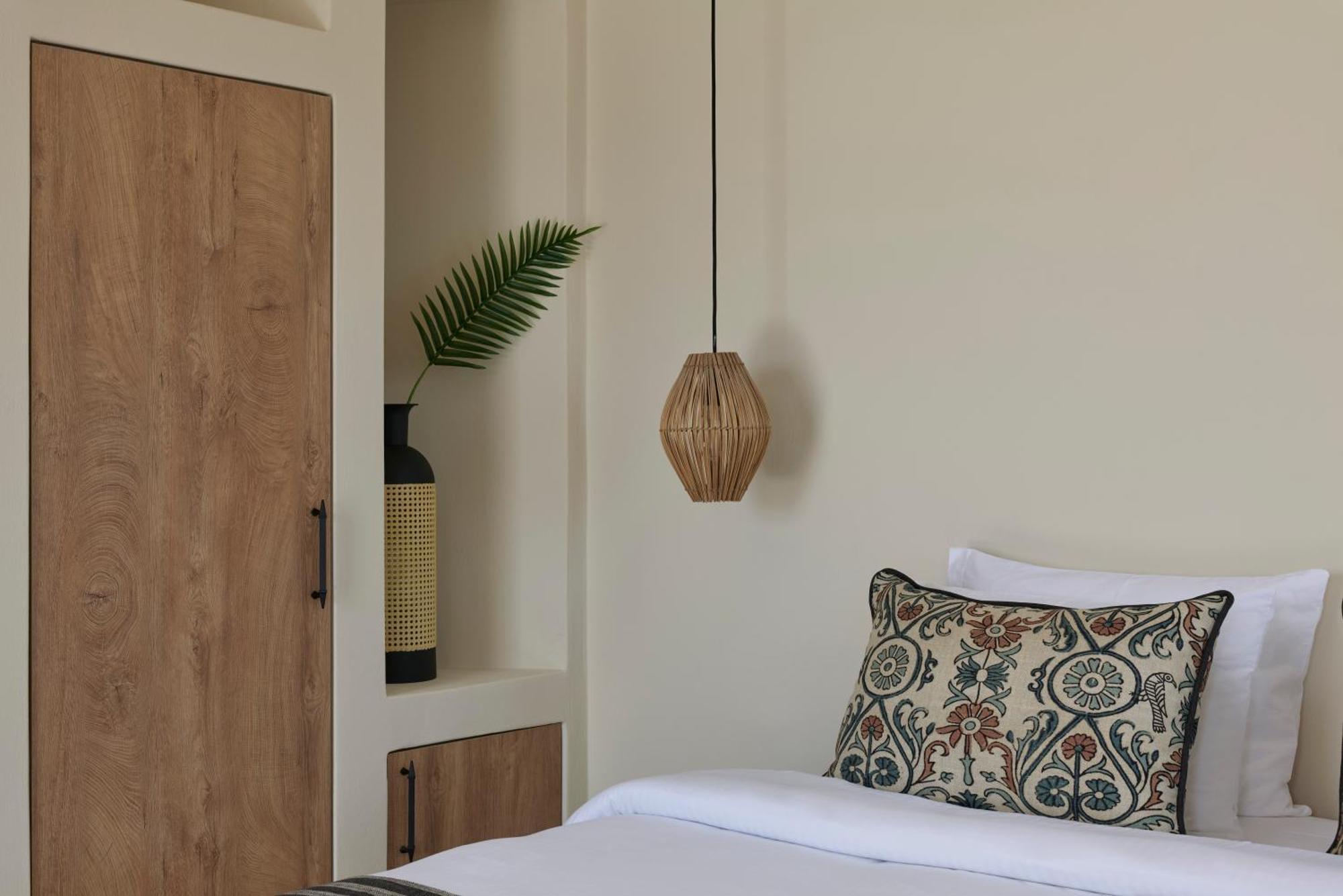 Aeon Suites - Adults Only Pýrgos Dış mekan fotoğraf